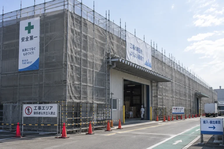 工場の足場と施工区画のイメージ