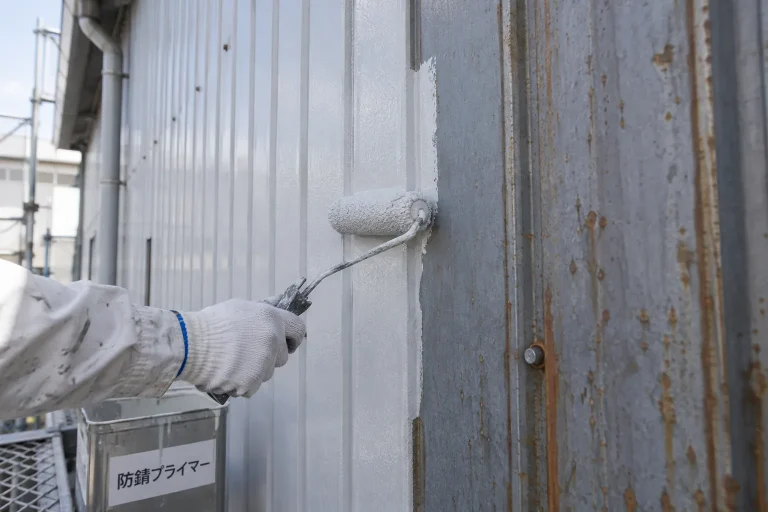 金属屋根の防錆下塗りの施工イメージ