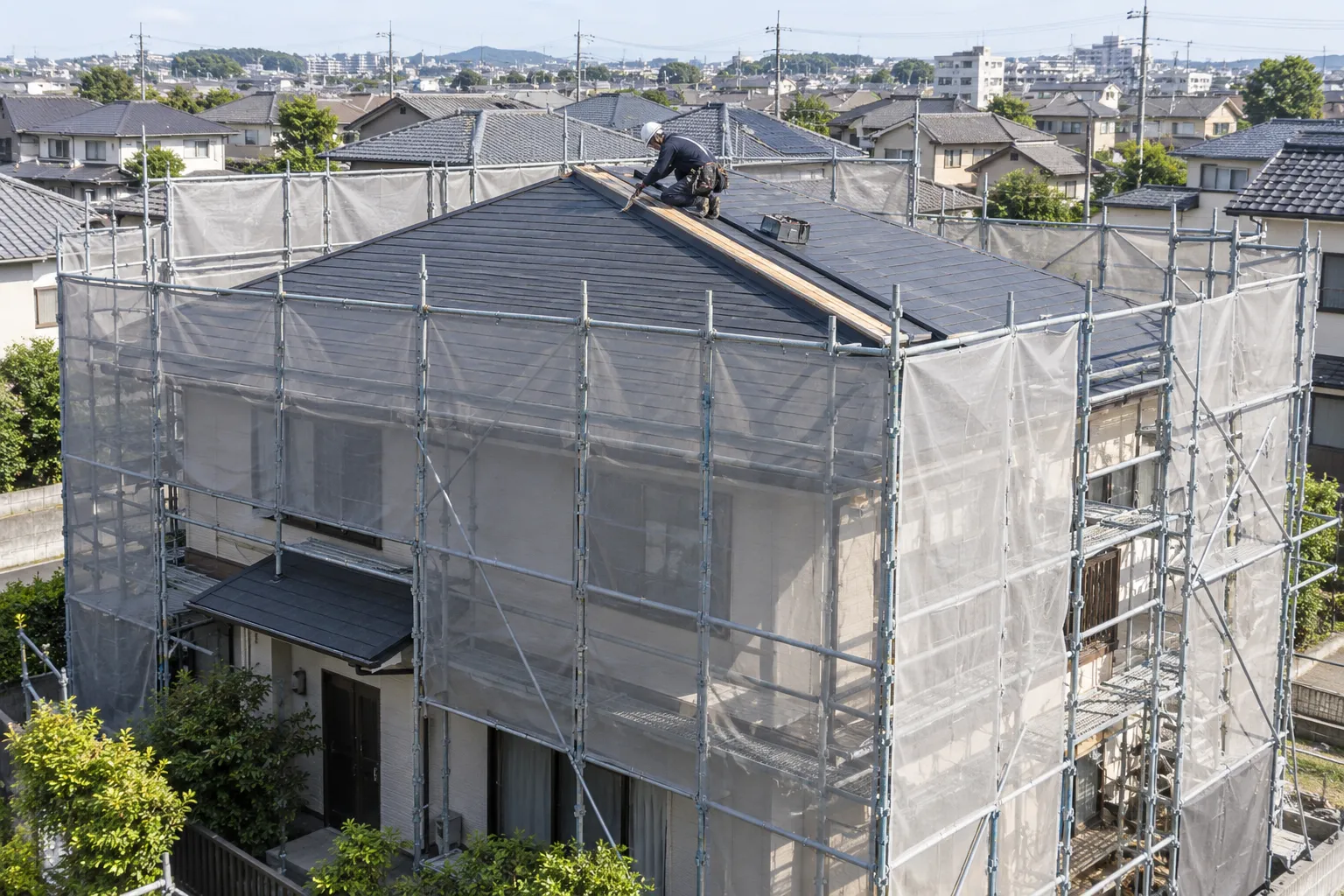 棟板金交換と全面足場