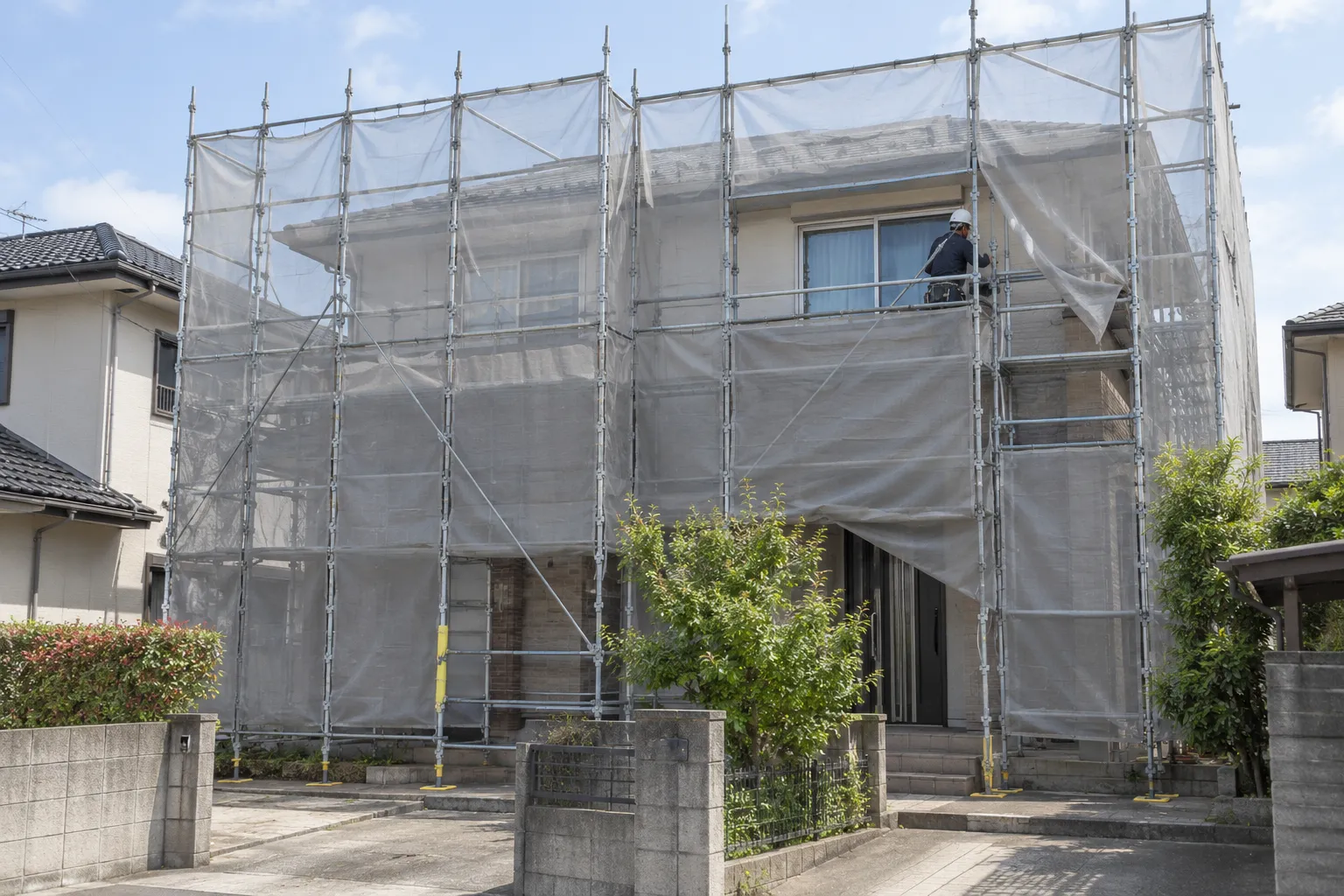 足場が必要な高所雨漏り修理