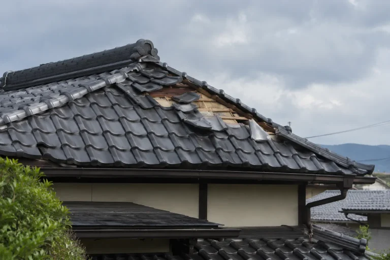 台風・強風による屋根材の損傷