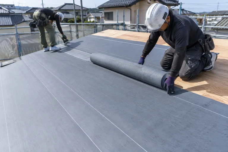 新しい防水シートの施工