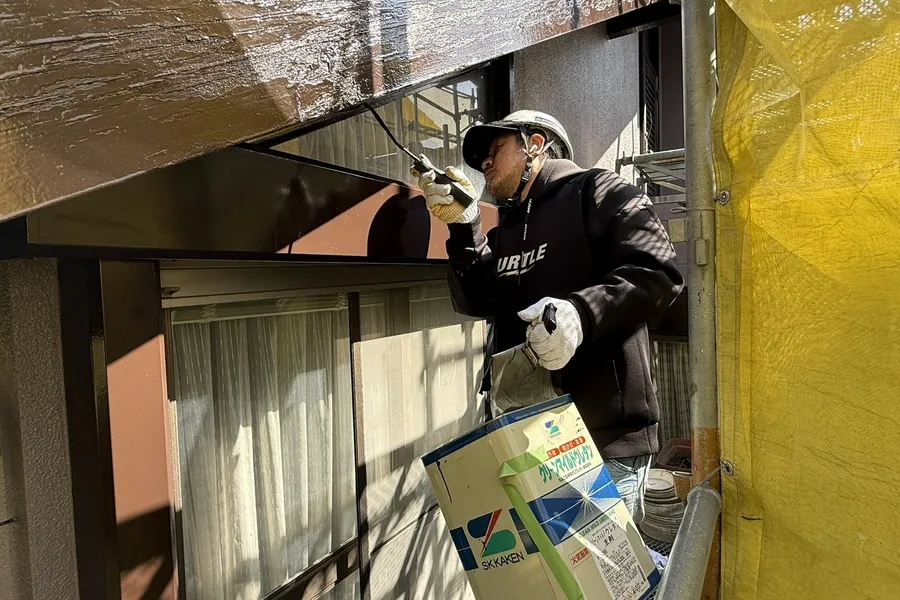 ソトマモリ北九州店の職人による外装工事の施工風景