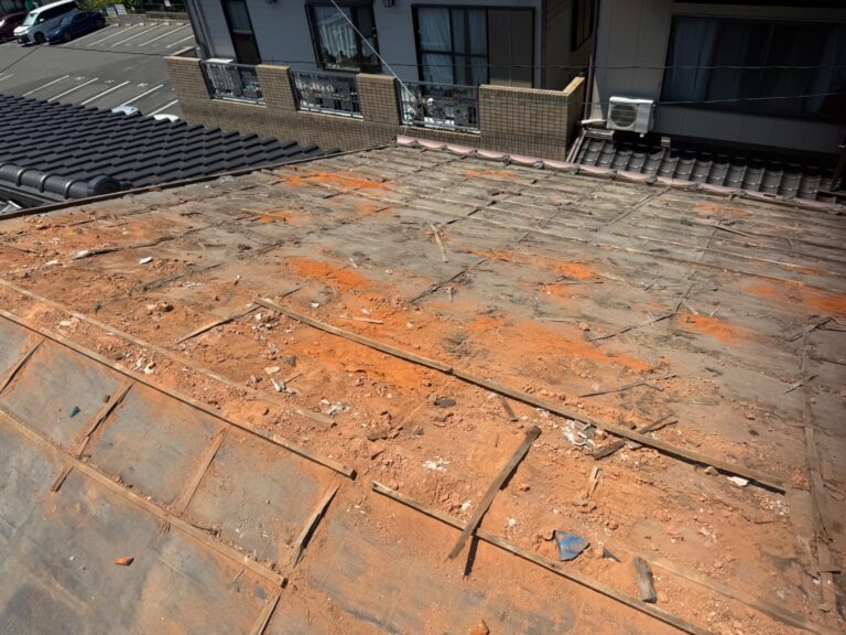 既存瓦撤去　屋根葺き替え
