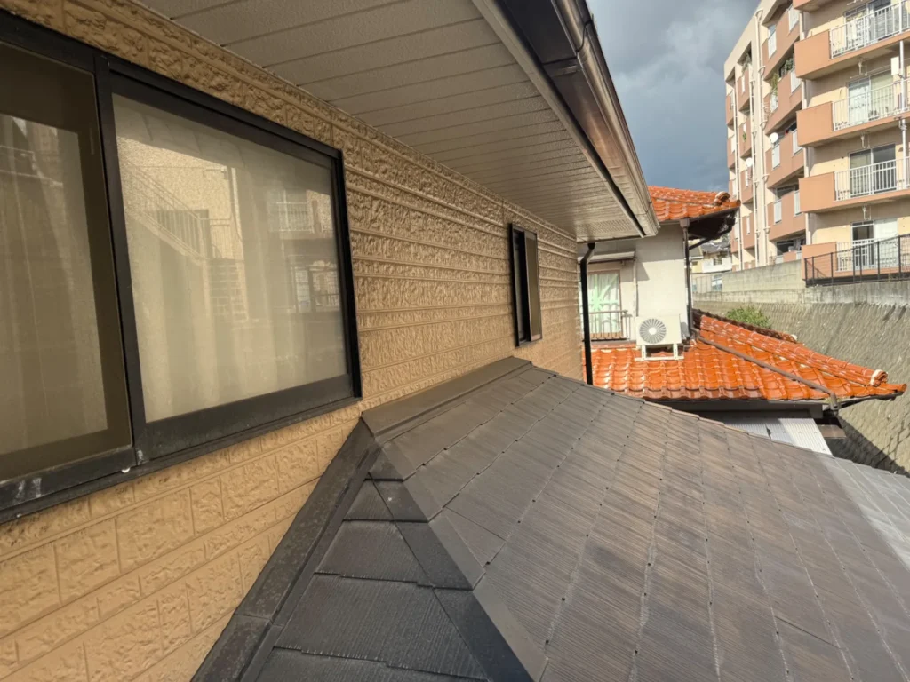屋根葺き替えと外壁塗装の施工前写真